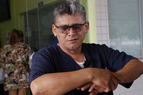 Richard Duque, tradutor do Hospital da Criança Santo Antônio, especialista no atendimento a indígenas Yanomami em situação de emergência trazidos a Boa Vista.